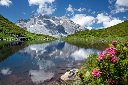 Der Tobelsee gegen die drei Türme (Drusenfluh) im Rätikon, Montafon, Vorarlberg