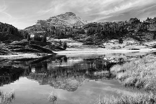 Der Kalbelesee gegen Juppenspitze im Lechquellengebirge am Hochtannberg im Bregenzer Wald, Vorarlberg