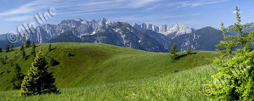 Auf der Mussen in Kärnten gegen Kollinkofel, Hohe Warte und Kellerspitzen, ganz rechts der Seekopf im Karnischen Hauptkamm