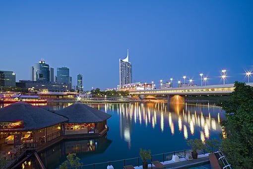 Donaucity mit Reichsbrücke in Wien