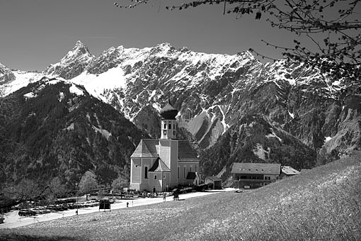Österreich, Vorarlberg, Montafon. Blick vom Bartholomäberg auf die Zimba