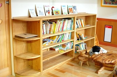 木の本棚