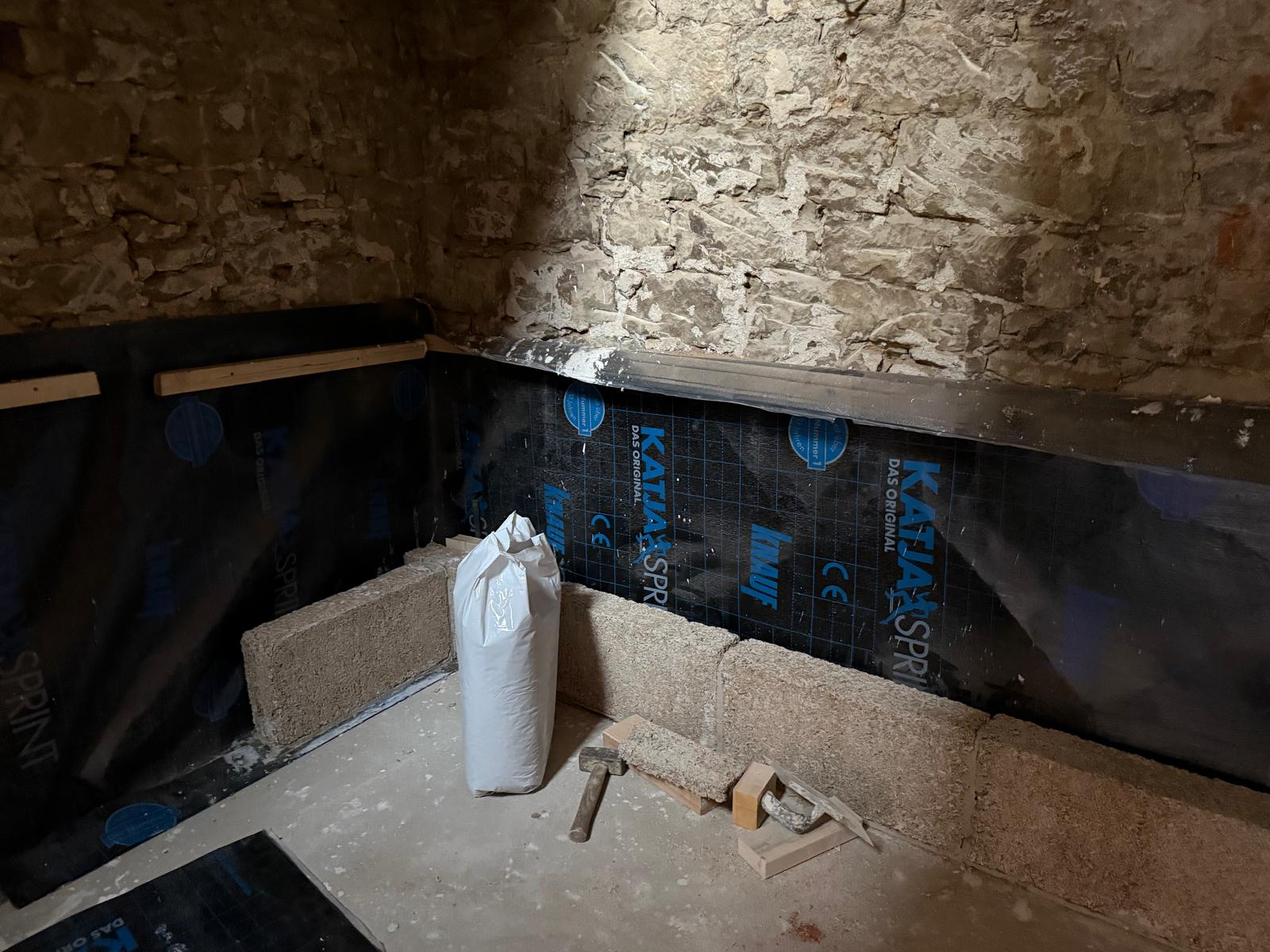 Innenwanddämmung mit Hanf-Kalk-Steinen