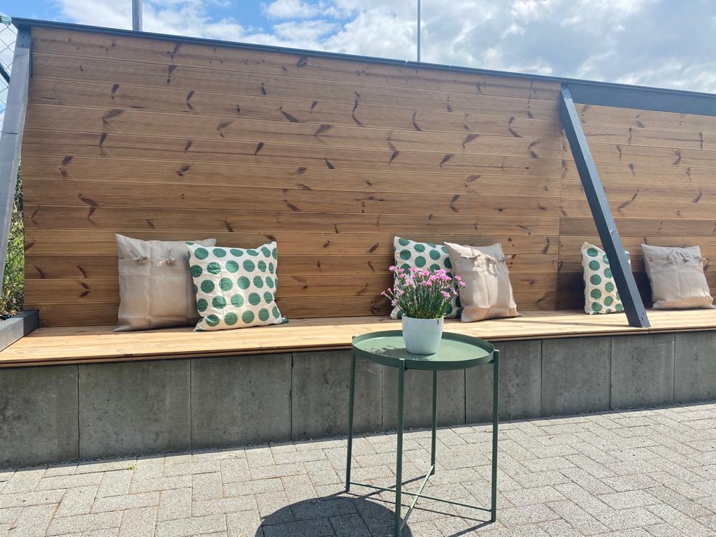 Sitzmöglichkeiten im Außenbereich