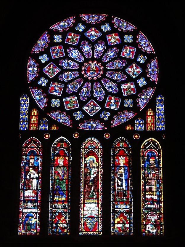 シャルトル(フランス) ノートルダム大聖堂 - ガラスの世界に魅かれた