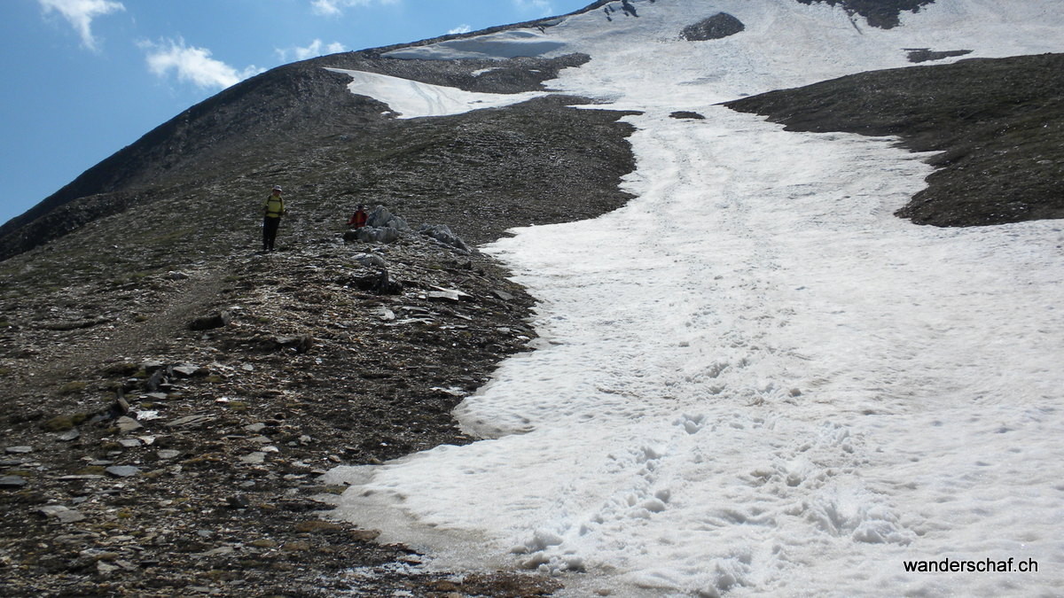 ....hier sind die Schneefelder noch hilfreich zum Runterrutschen