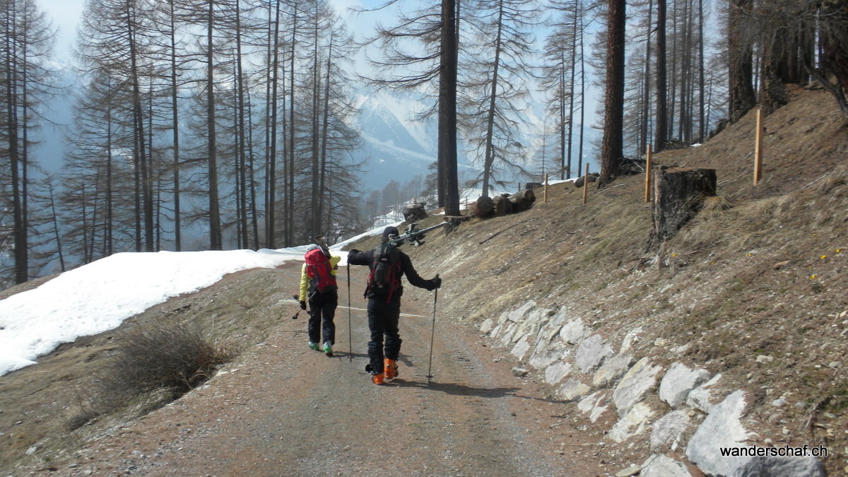 kurz geht's zu Fuss weiter