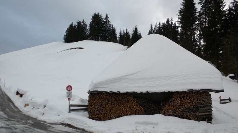 trotz des Regens ist im Moment noch viel Schnee vorhanden