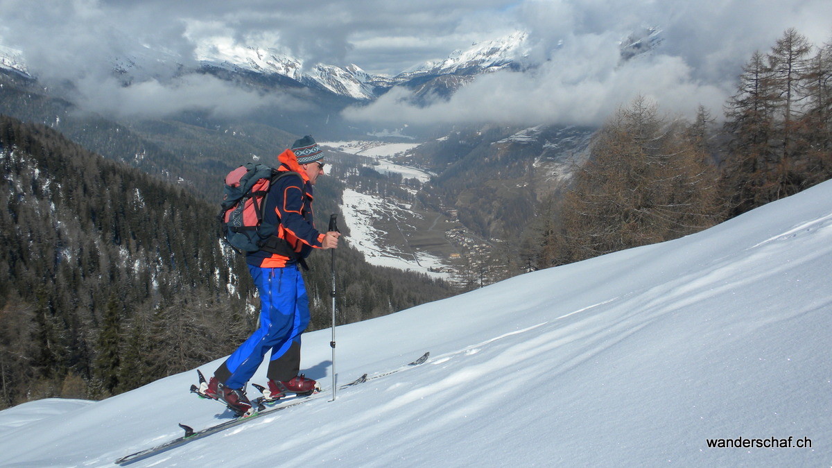 .....Tiefblick nach Valchava runter