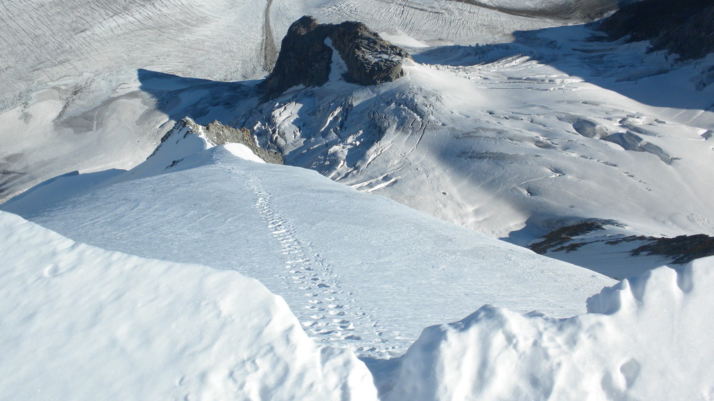 Tiefblick über den Ostpfeiler hinunter....auch er wurde begangen