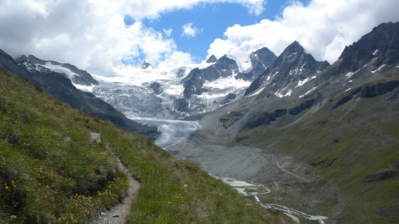im Aufstieg über den Höheweg Richtung Cabane de Moiry