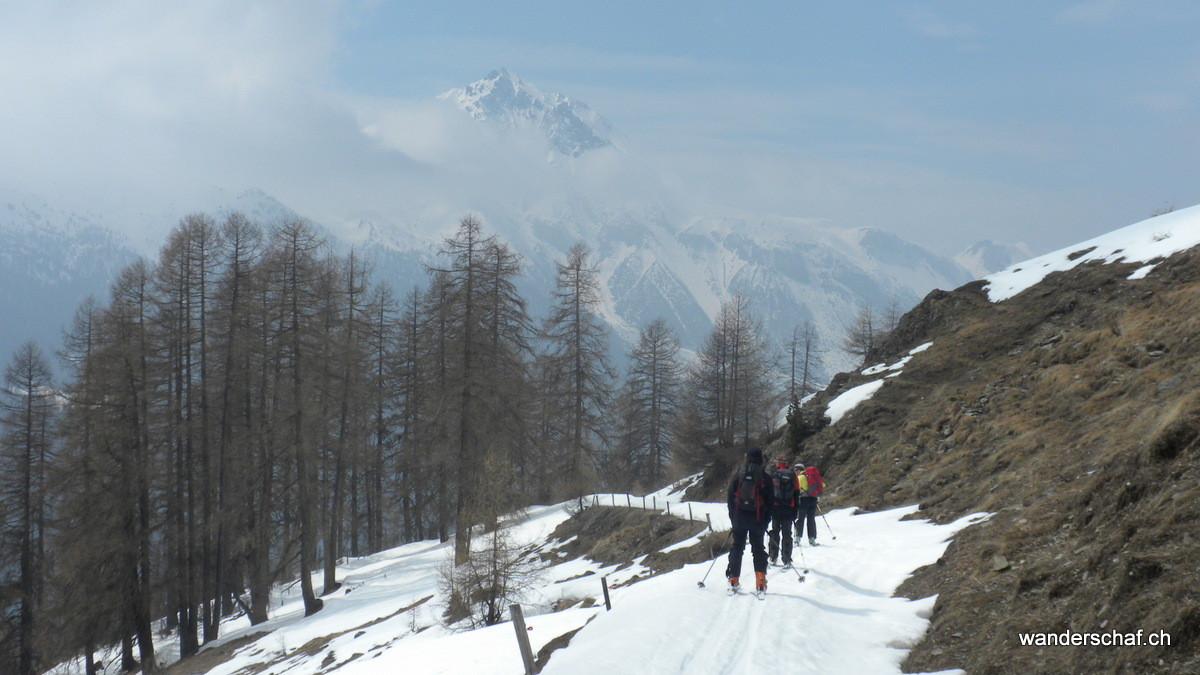 in der Abfahrt Richtung Lü
