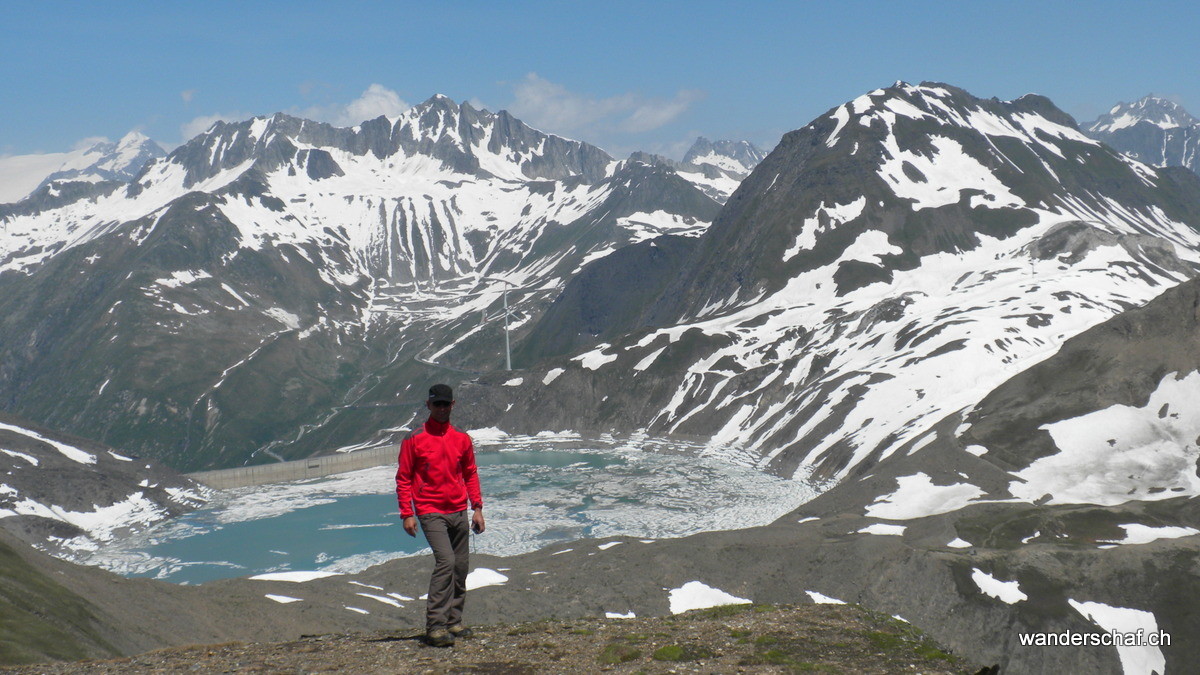 auch der Griessee hat noch Eisschollen