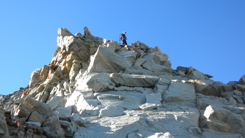 und los geht's über den schönen Blockgrat zur Pigne de la Lé