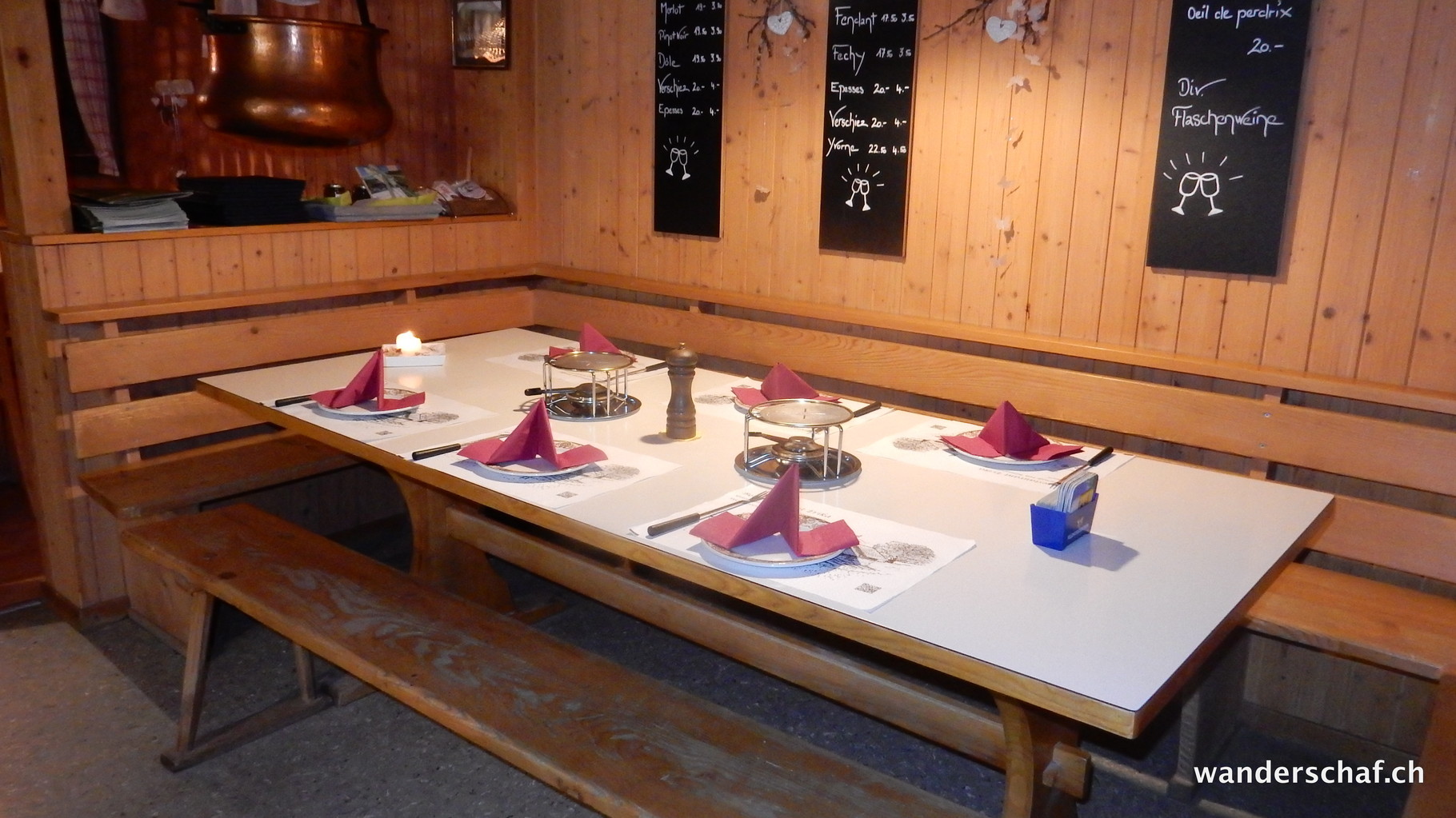 gemütliches Stübli im Geissholle-Beizli....Bergrestaurant Erika