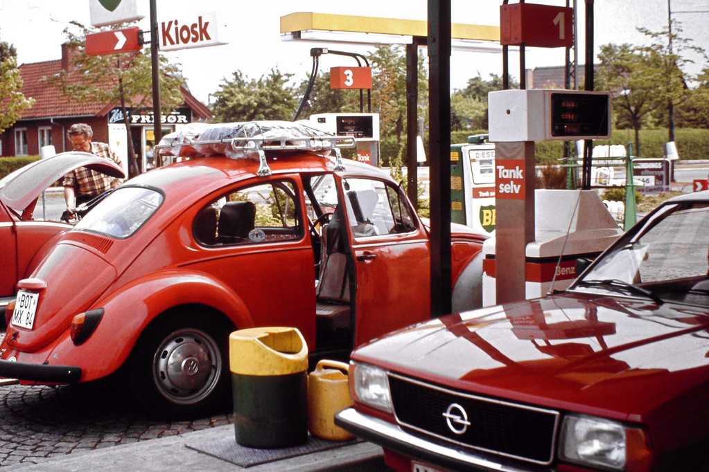 unser Fahrzeug, ein "marsroter" VW-Käfer