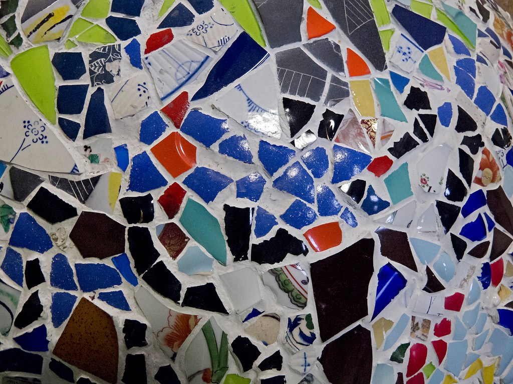 Vera Lossau: Wrecking balls, 2008, mixed media (Abbruchbirne verkleidet)