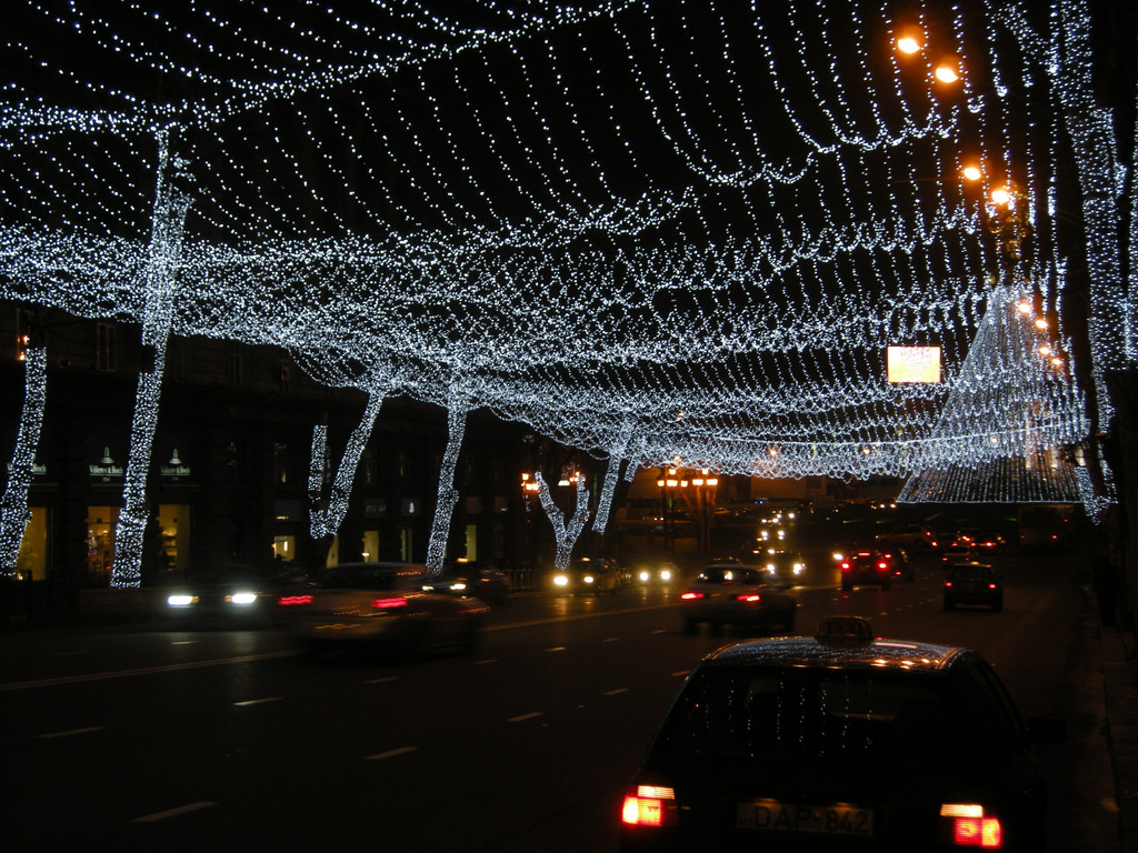 Weihnachtsbeleuchtung am Tawisubleibis Moedani (Freiheitsplatz)
