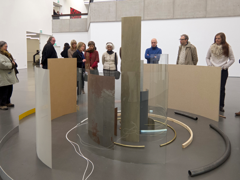 Kwade, Connectivity of Force Free Bodies - Ouroboros, 2010