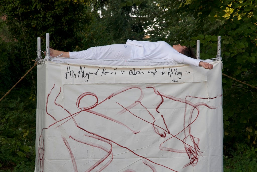 Performance "Über den Versuch der Kunst, den Himmel zu stürmen" von Edelgard Stryzewski-Dullien und Tina Lahl