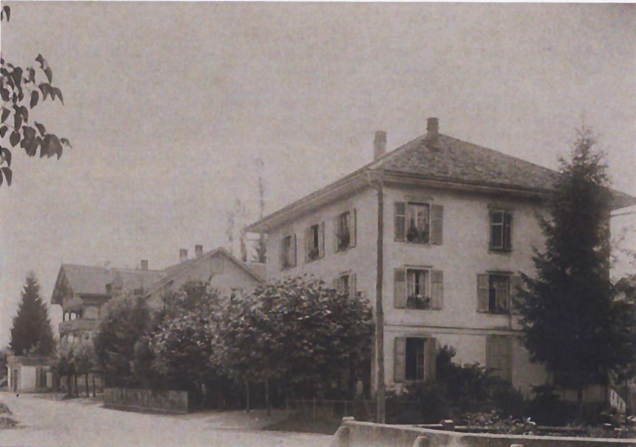 1936–1952 war das Haus ein Kolonialwarengeschäft und Raiffeisenkasse.