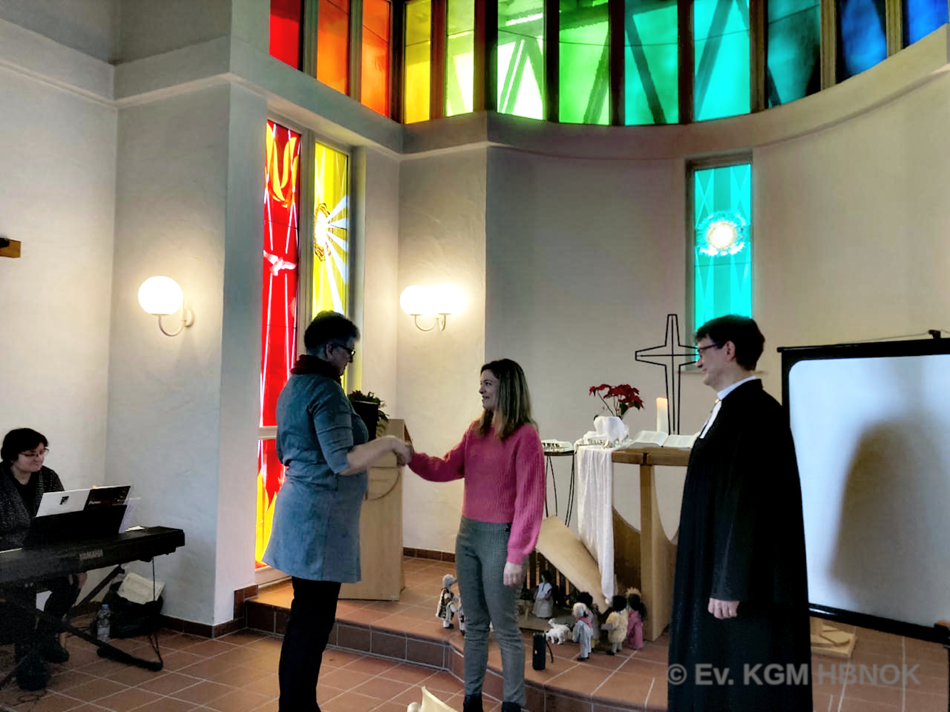 Stellv. Vorsitzende des KV Bermbach Anke Balschun übbereicht ein Geschenk