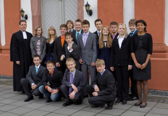 Foto mit den Konfirmandinnen und Konfirrmanden