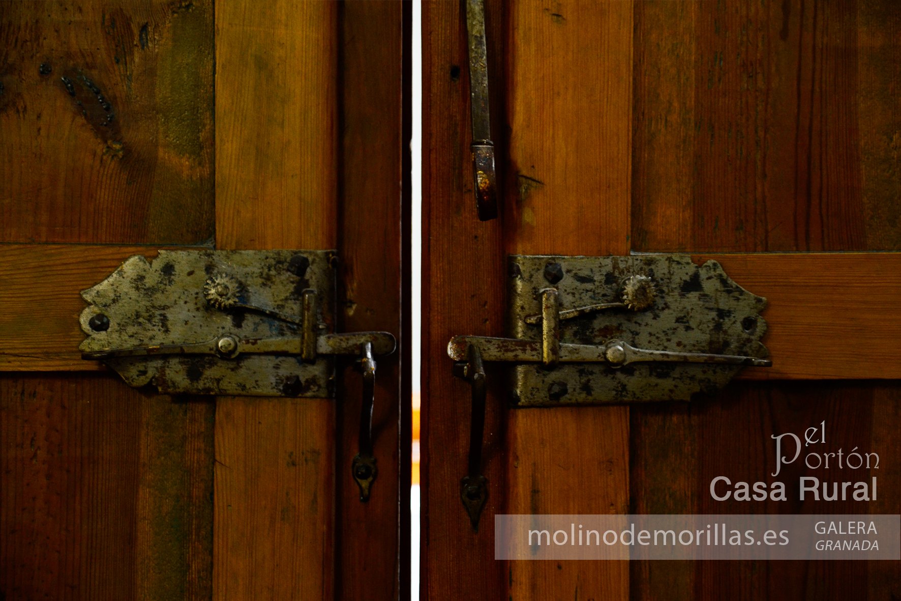 Elementos y materiales auténticos: pasador de ventanas de una balconera