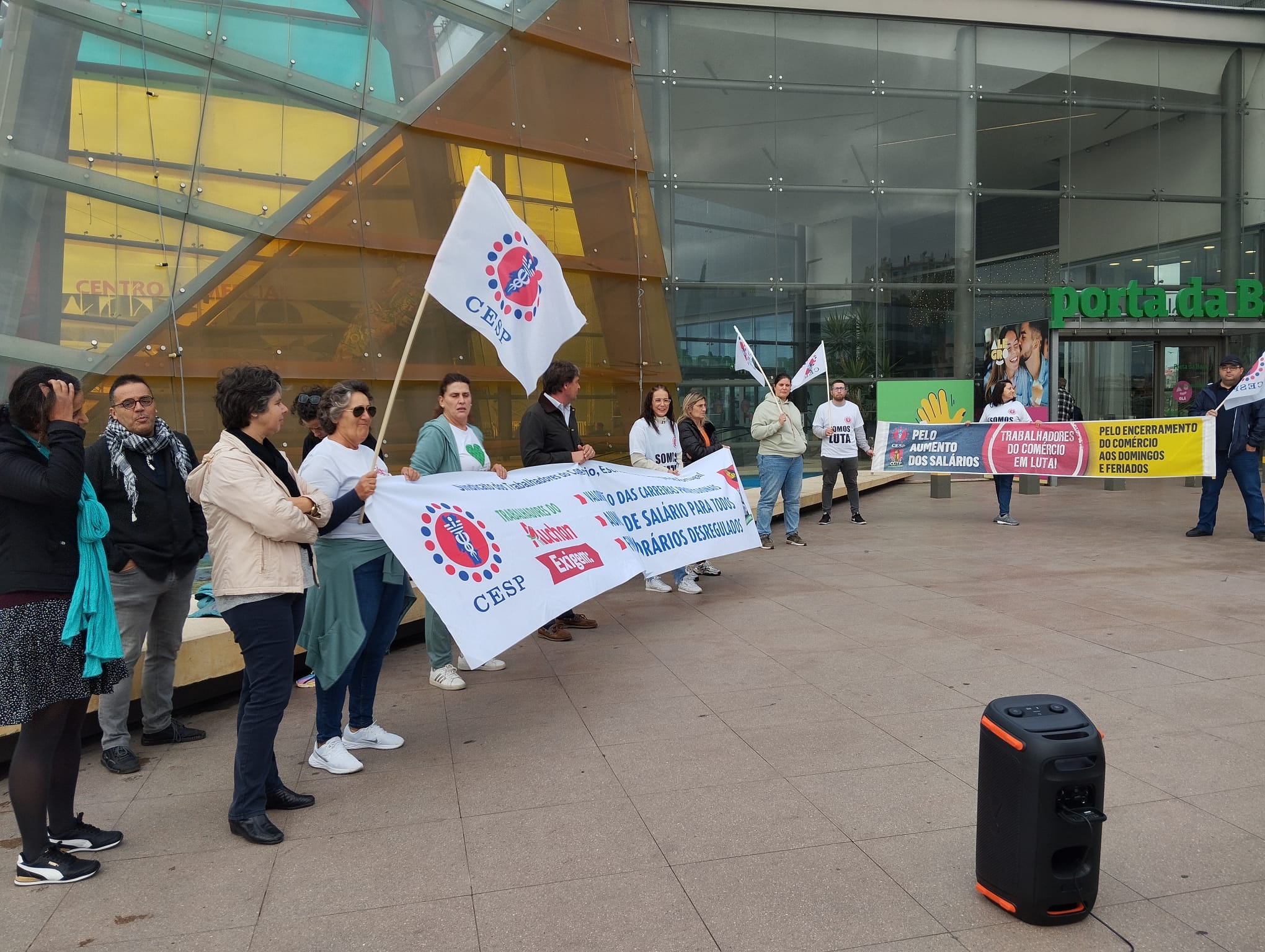 Piquete de Greve em frente ao Centro Comercial Alegro, de Setúbal