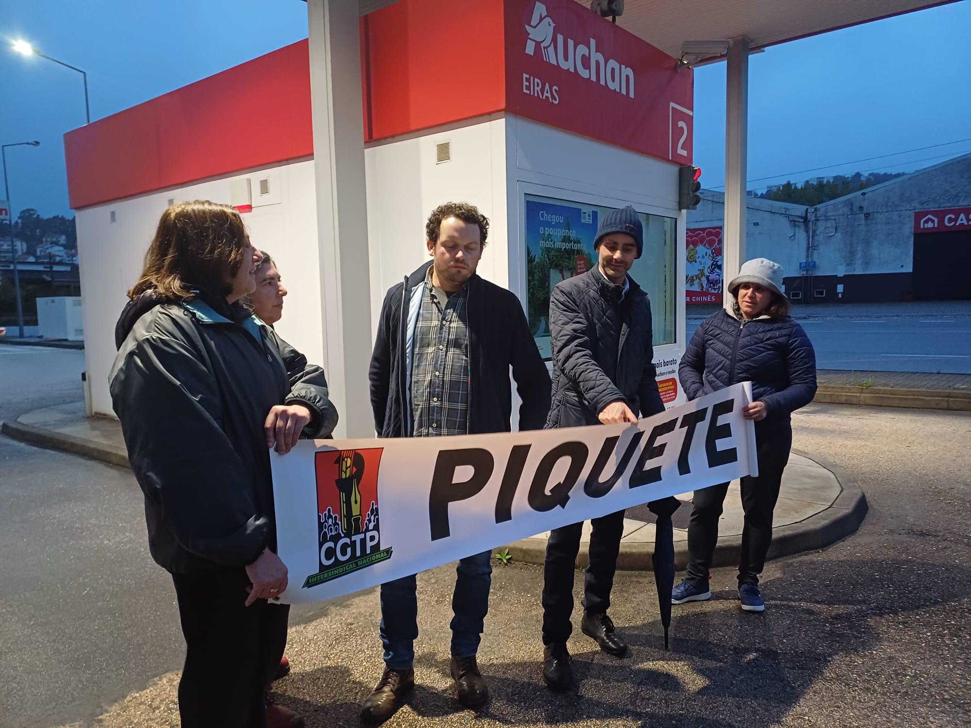 Auchan de Eiras, Coimbra, encerrado por motivo de Greve (com Piquete de Greve)