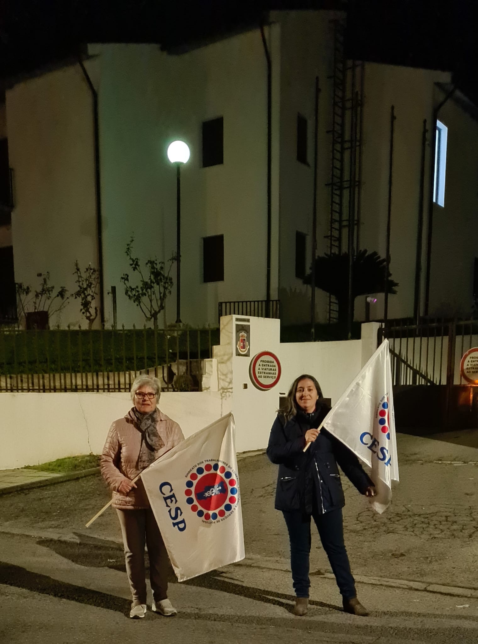Piquete de Greve na Santa Casa da Misericórdia do Mogadouro, no início dos turnos da noite: nesta Instituição, só funcionaram os serviços mínimos!