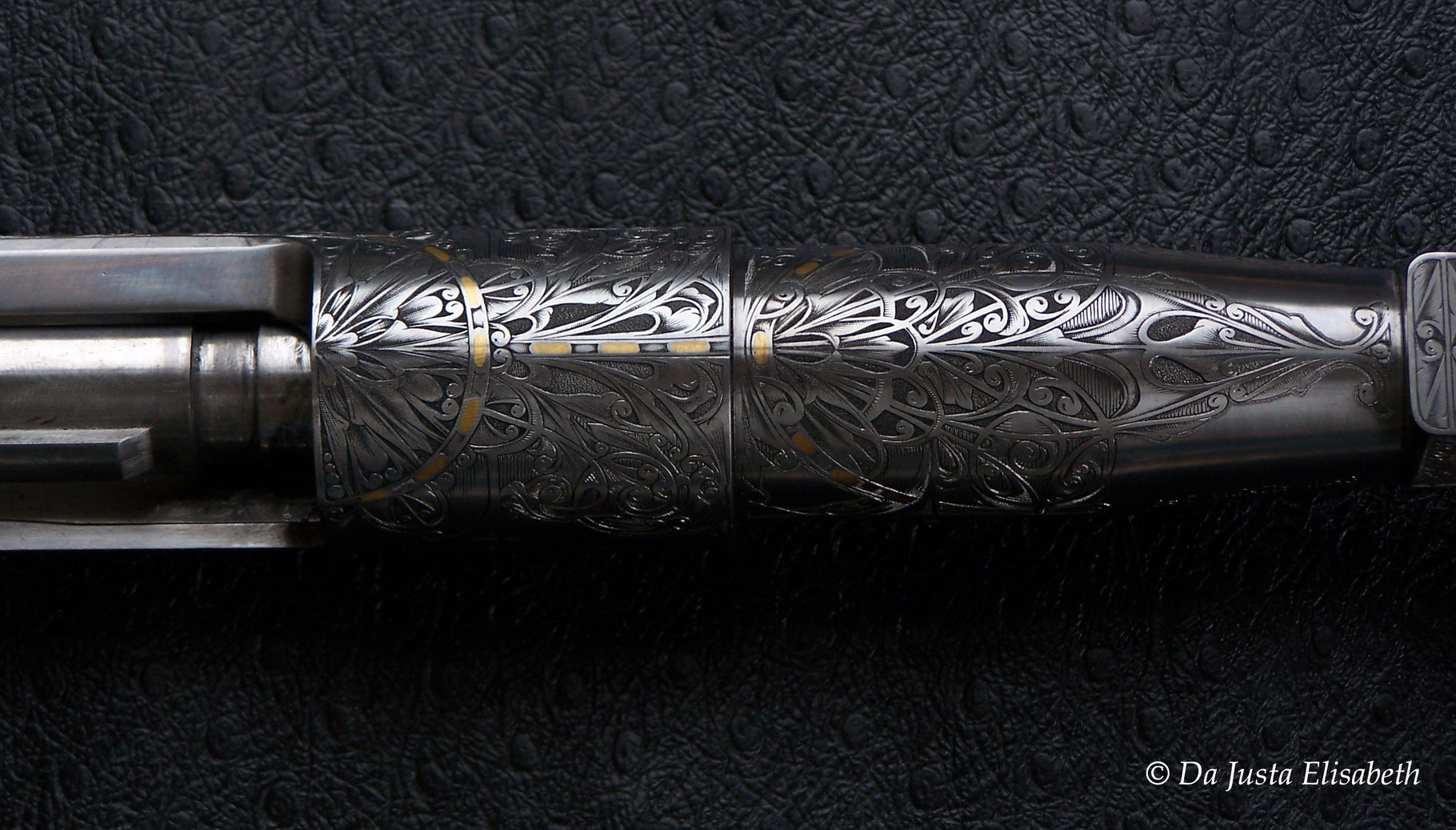 Cal 257, engraving in hollow-bottom and gold  inlays