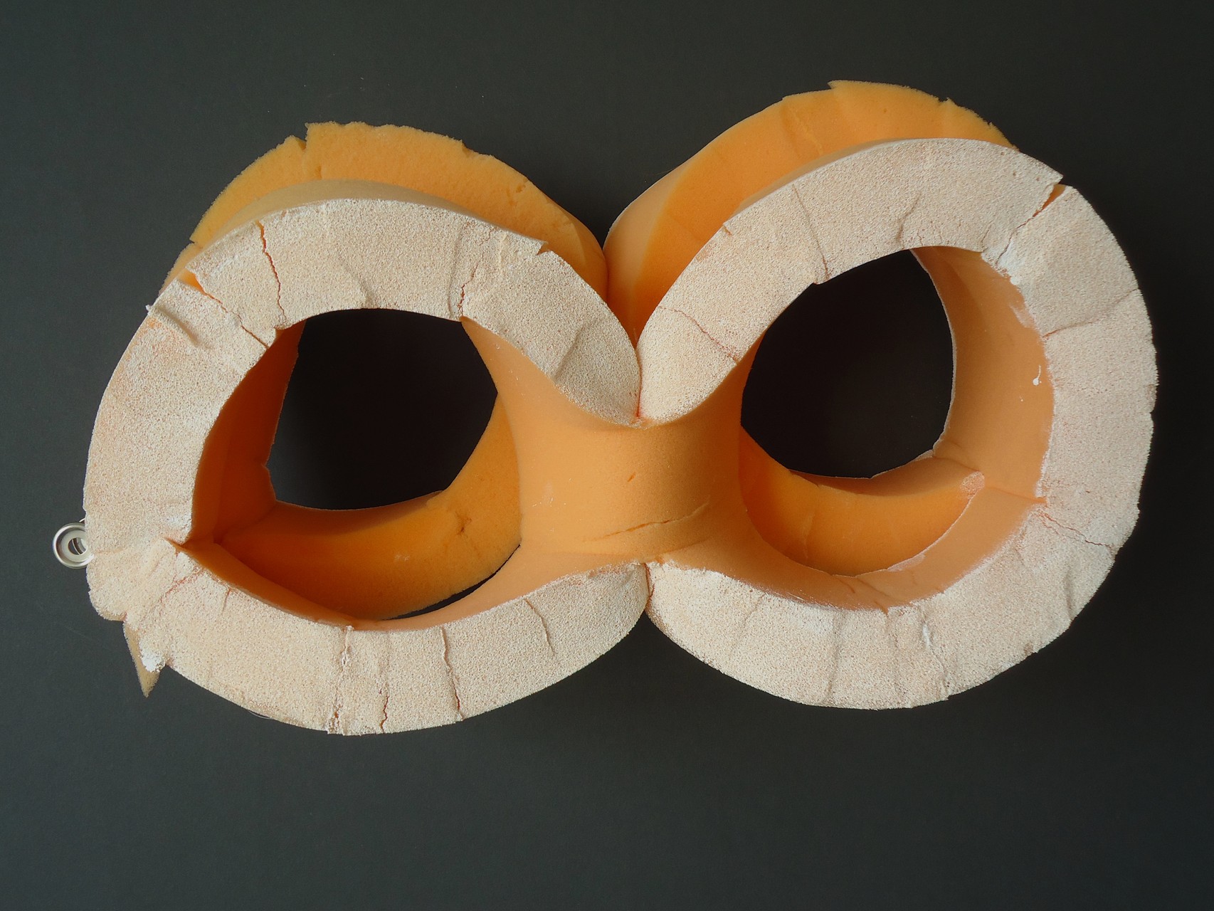 "Masken des Grauen" Ausstellung im Mies van der Rohe Haus, Berlin 