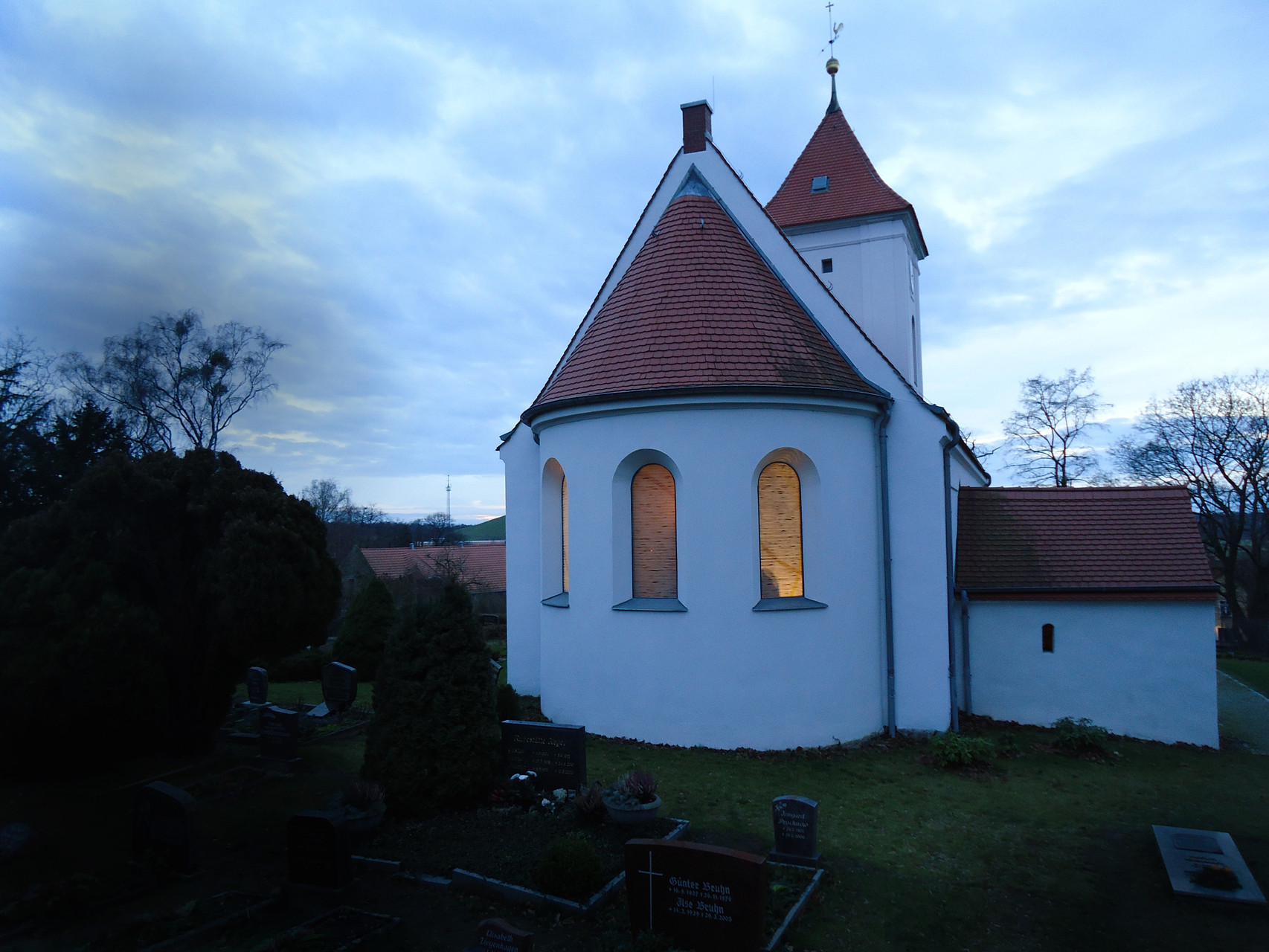 Drei Altarfenster für die Evangelische Kirche in Rohrbeck          Wettbewerb 2013        1. Preis 
