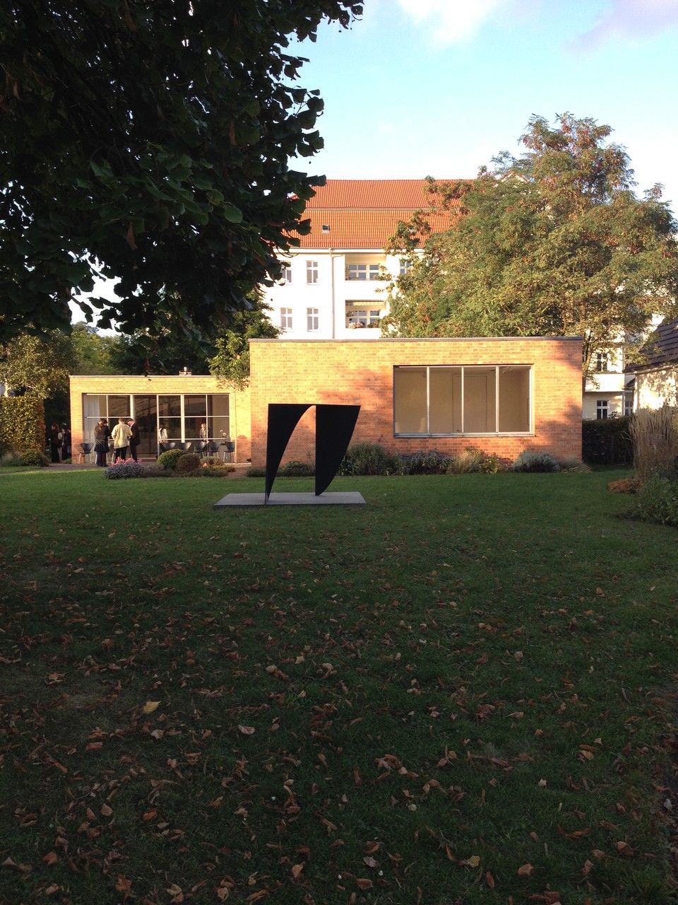 Skulptur im Garten des Mies van der Rohe Haus, Berlin 1994
