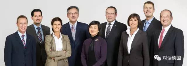  孟立秋教授（前排左三）与其他TUM校领导成员   