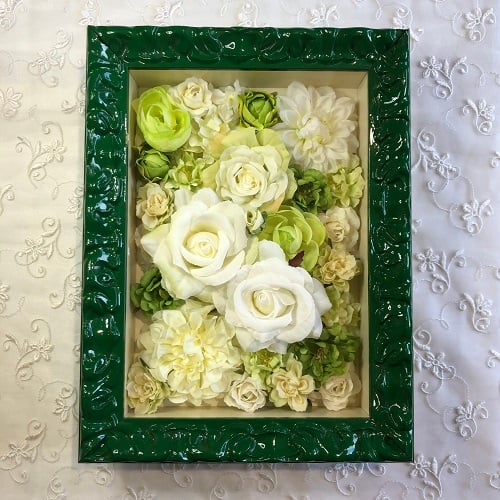 「結婚祝」　マレーシア在住のご友人へ結婚祝い　 東南アジアの発色をイメージさせる艶やかなイタリア製のフレームを使用 気候や飾る場所などに左右されないよう、アートフラワーで豪華にアレンジ