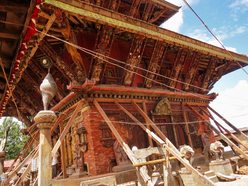 Séisme: La vie se fraie un chemin entre les angoisses des séismes et la volonté de reconstruire le Népal