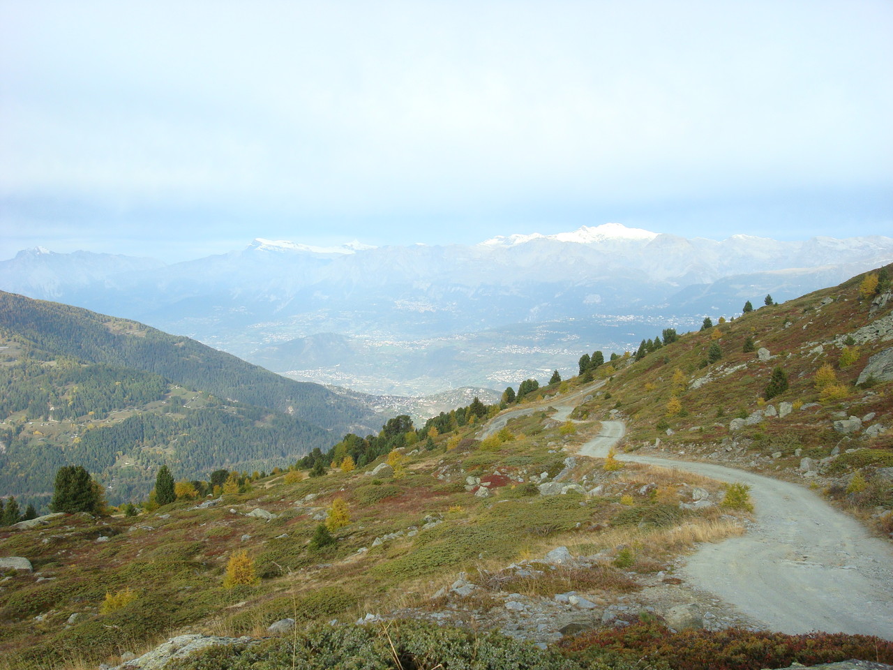 auf dem Höhenweg nach der Cabane Bella Tola Blick Richtung Rhônetal