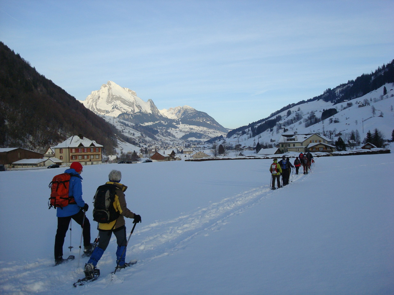 Ziel Starkenbach, hinten Wildhauser Schafberg