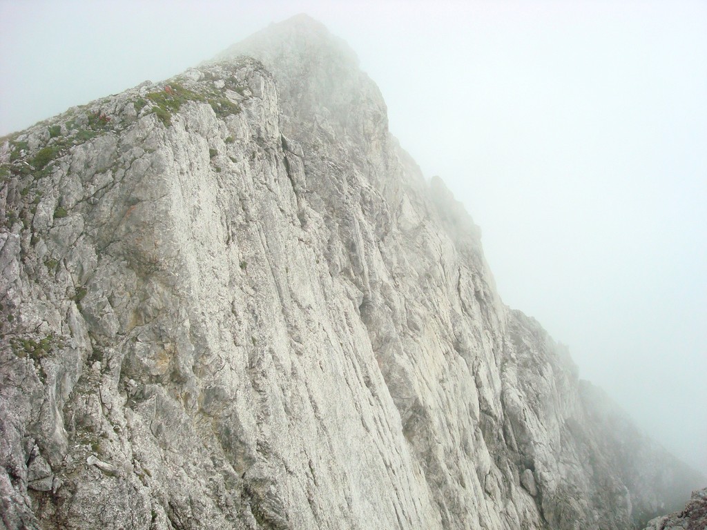 trotzdem eindrückliche Felswände