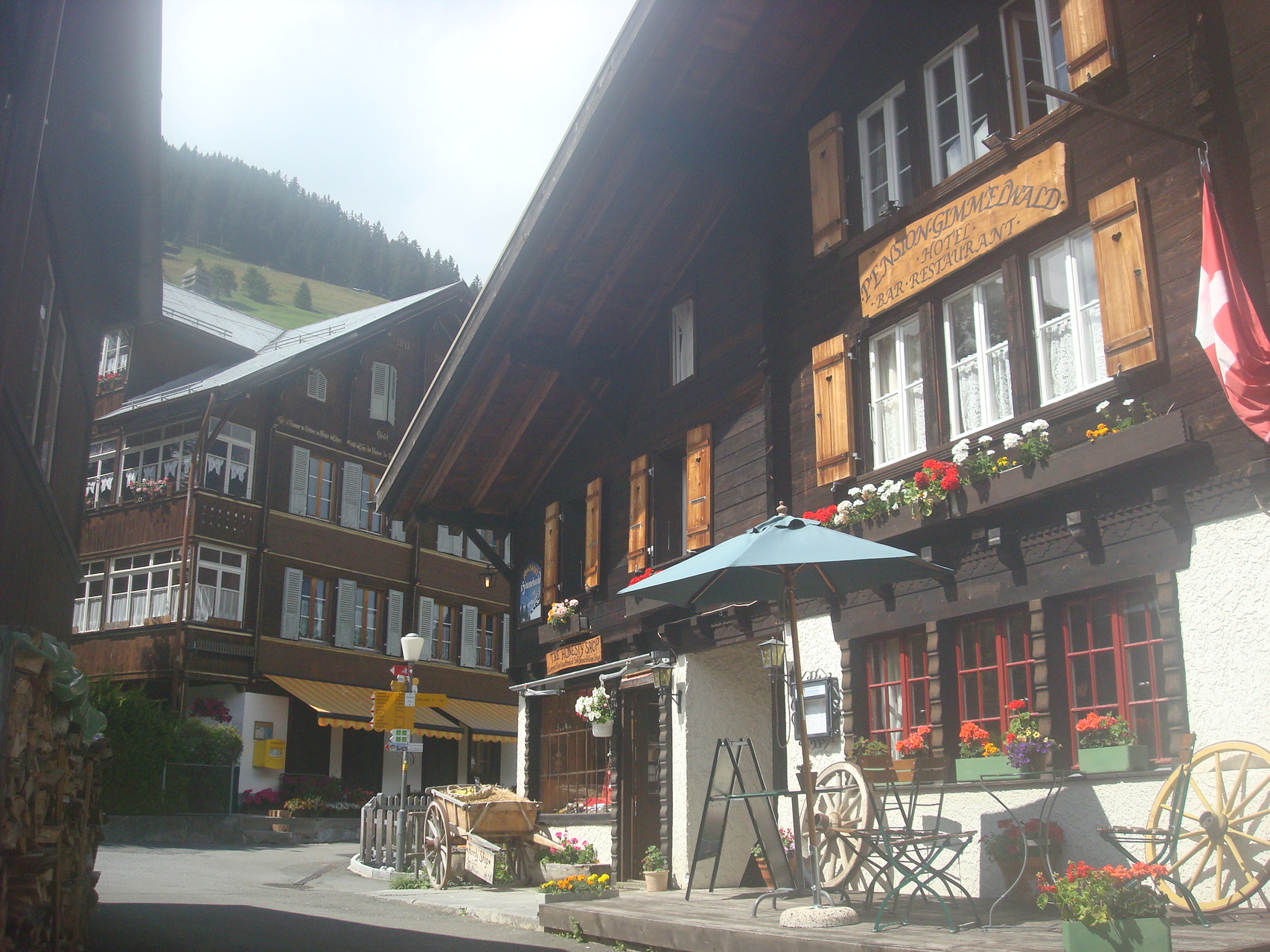 Mit der Luftseilbahn gings zum Dorf Gimmelwald, unterhalb Mürren.