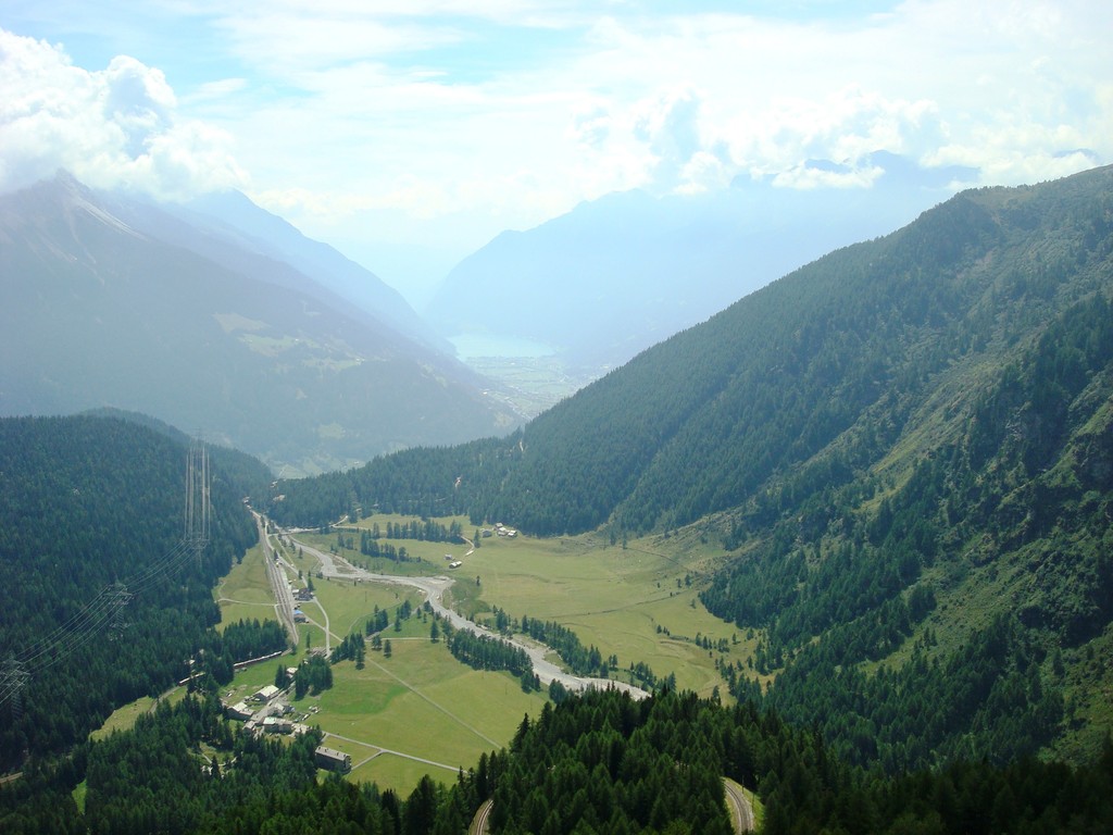 Vom Bel Vedere Alp Grüm aus: in der Ferne Lago di Poschiavo