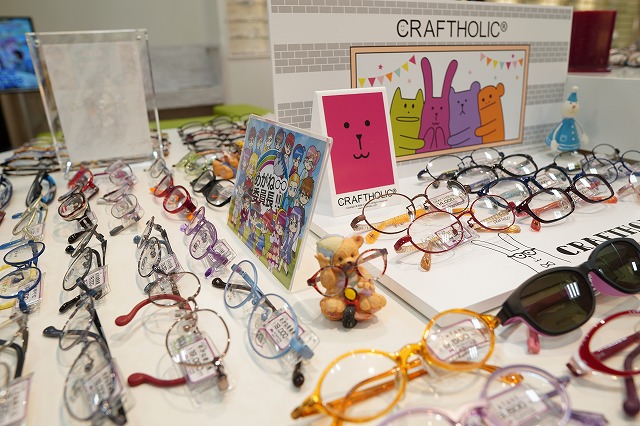 70本以上のこどもメガネコーナー