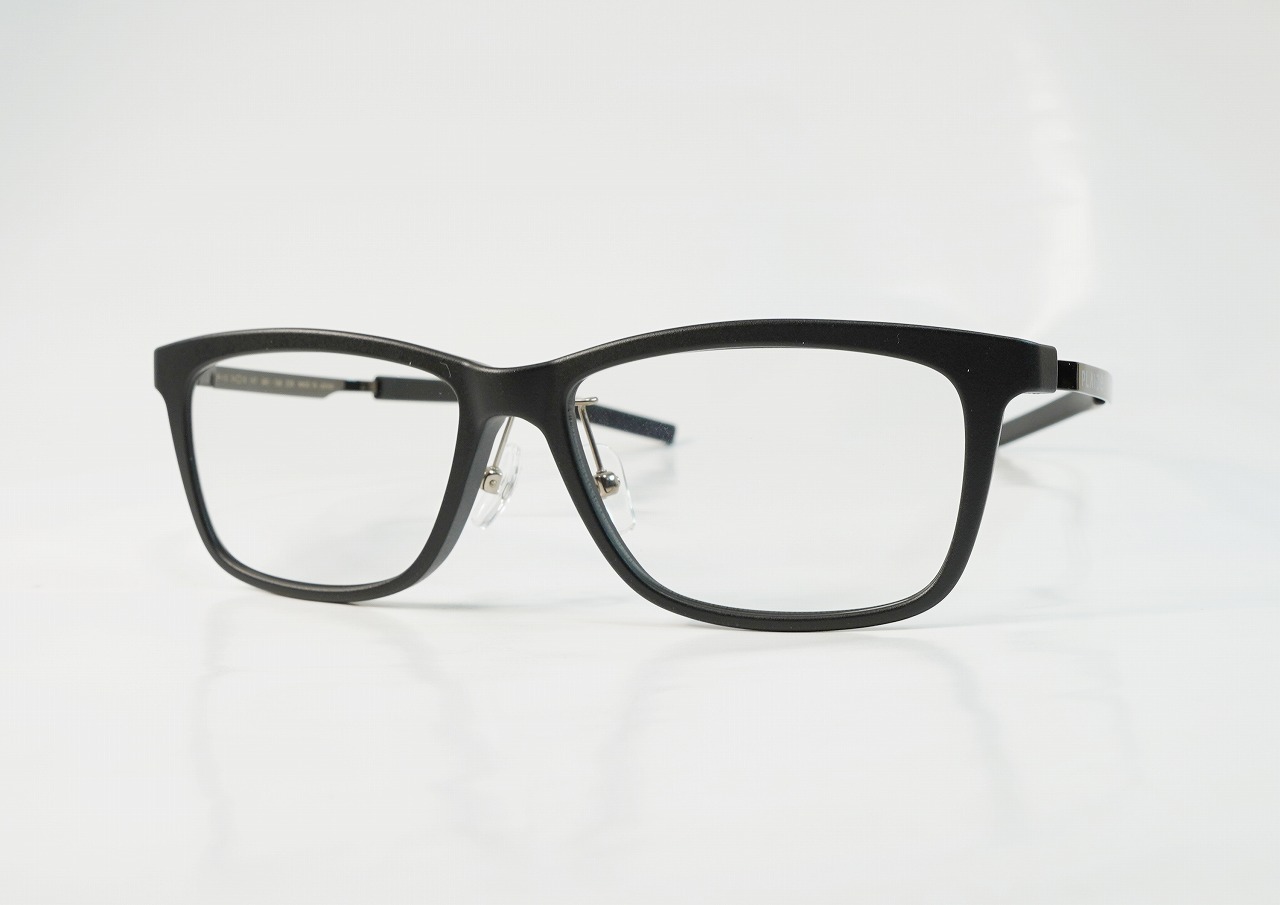 999.9 P-15 COL.MB-GM 54□16-147 価格/27,000円+税（29,700円）