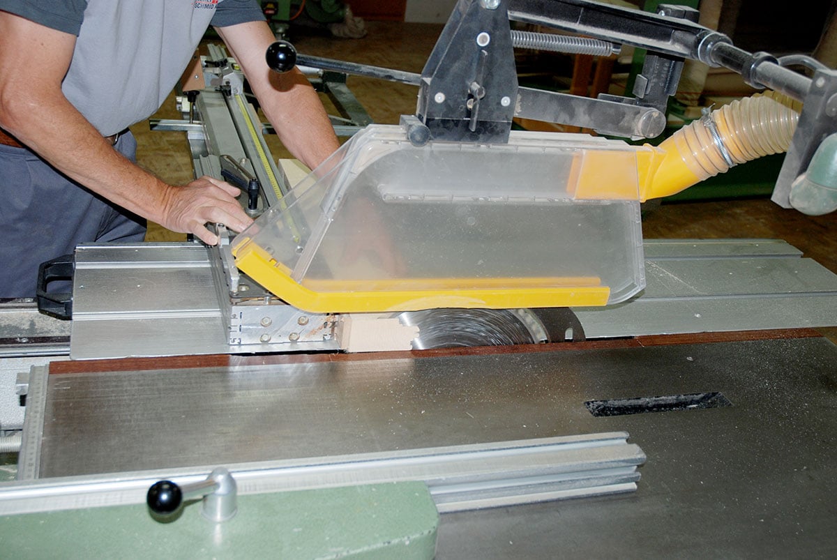 Tischfräse im Einsatz - Schreinerei Schmid AG in Oberönz