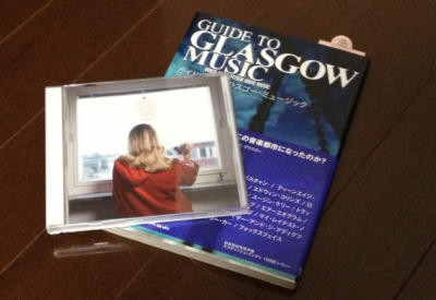 左：カジヒデキ『SWEET SWEDISH WINTER』　右：岡村詩野共著『GUIDE TO GLASGOW MUSIC』