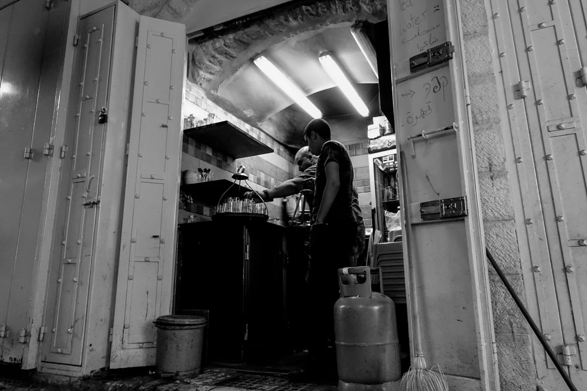 A coffee stall in the soukh © François Struzik - simply human 2019 - Jerusalem