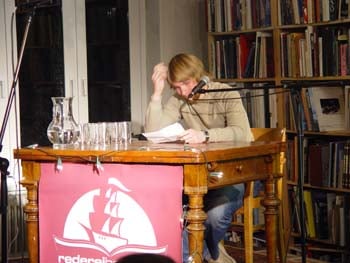 Benjamin Maack beim "Kaffee.Satz.Lesen"