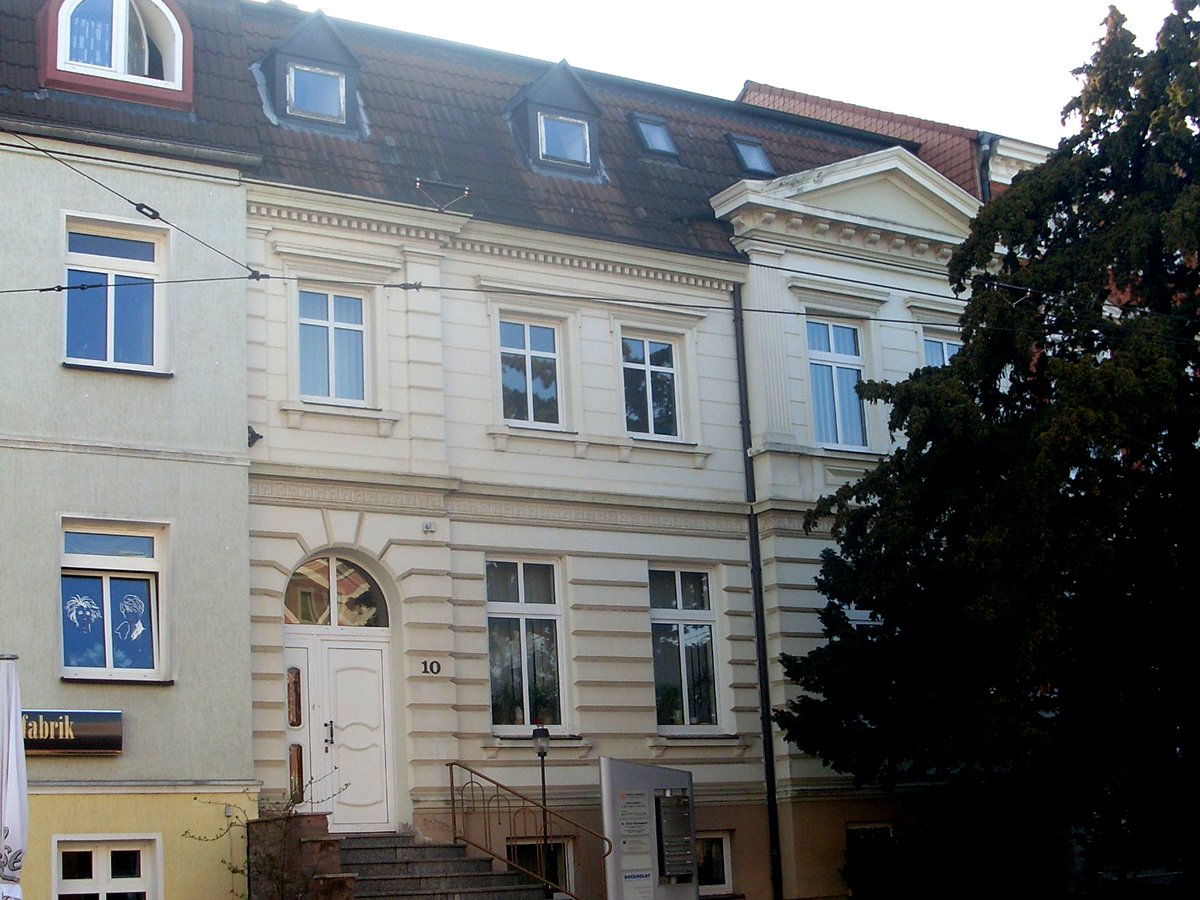 Kauf & Sanierung Bürogebäude in Schwerin (1994)